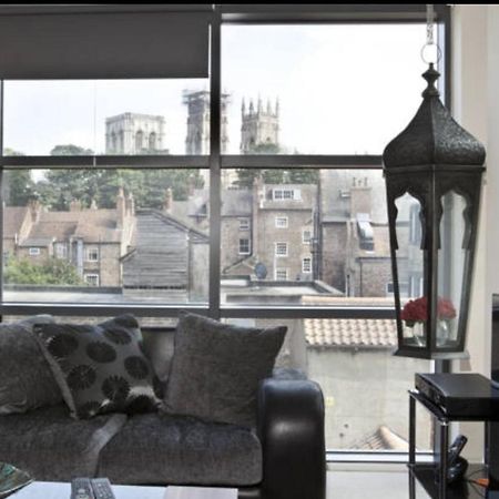 Churchill Two Bedroom Apartments With Free Parking And The Minster View York Kültér fotó