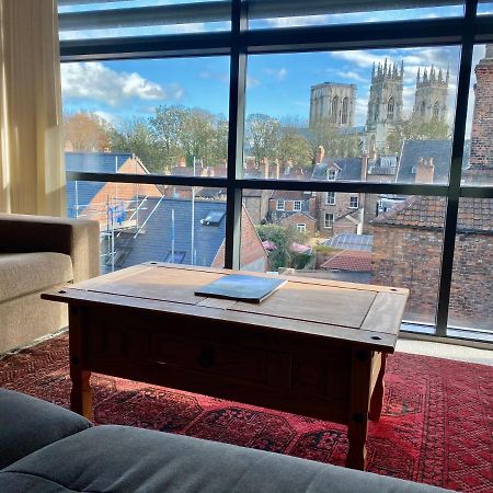 Churchill Two Bedroom Apartments With Free Parking And The Minster View York Kültér fotó