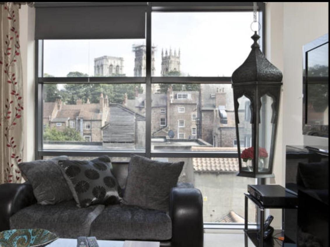 Churchill Two Bedroom Apartments With Free Parking And The Minster View York Kültér fotó