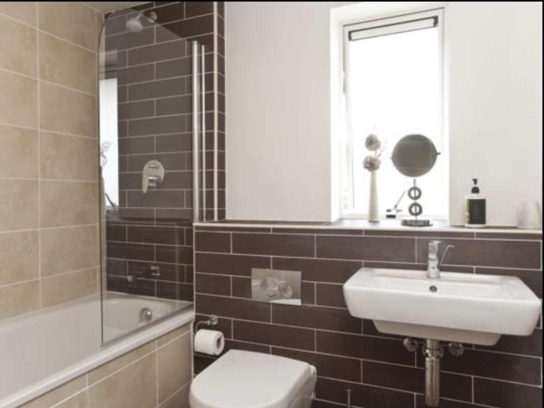 Churchill Two Bedroom Apartments With Free Parking And The Minster View York Kültér fotó