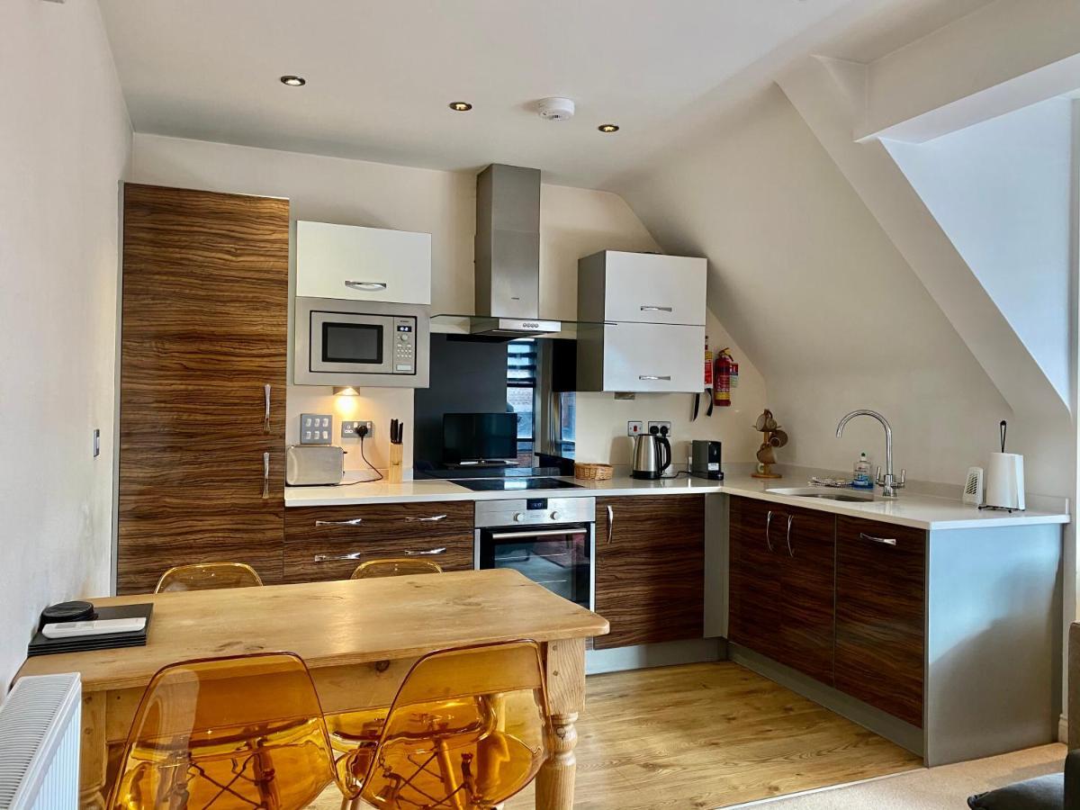 Churchill Two Bedroom Apartments With Free Parking And The Minster View York Kültér fotó