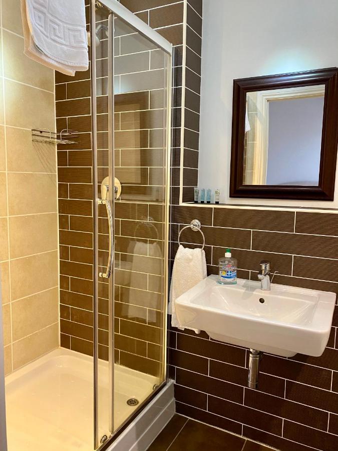 Churchill Two Bedroom Apartments With Free Parking And The Minster View York Kültér fotó