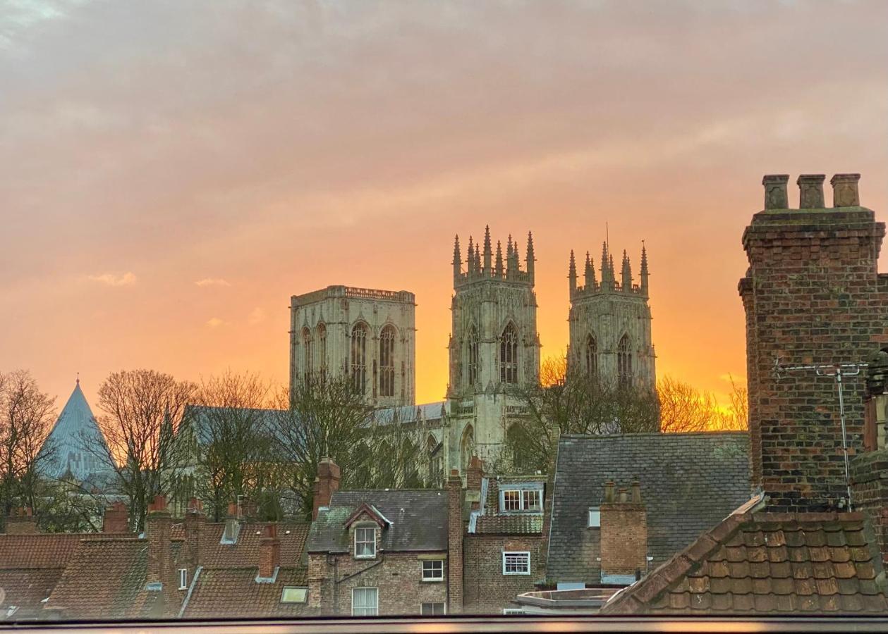 Churchill Two Bedroom Apartments With Free Parking And The Minster View York Kültér fotó
