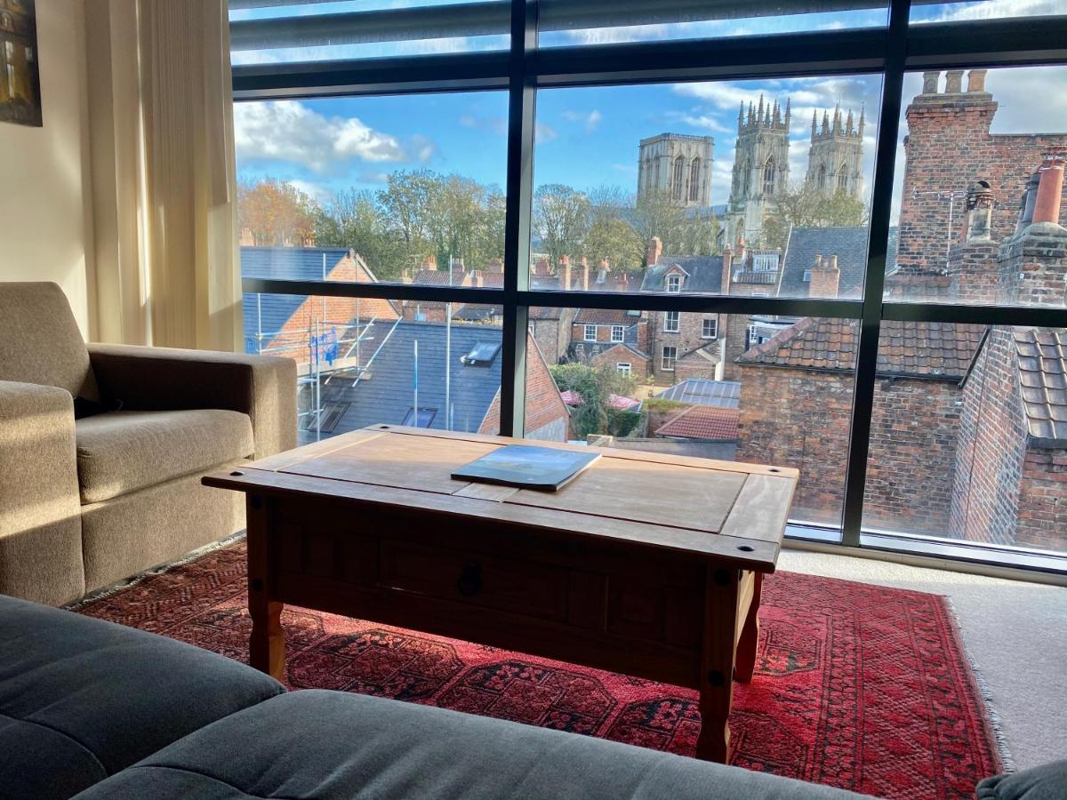 Churchill Two Bedroom Apartments With Free Parking And The Minster View York Kültér fotó