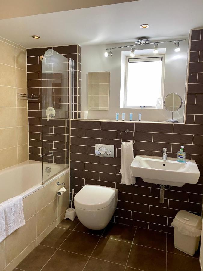 Churchill Two Bedroom Apartments With Free Parking And The Minster View York Kültér fotó