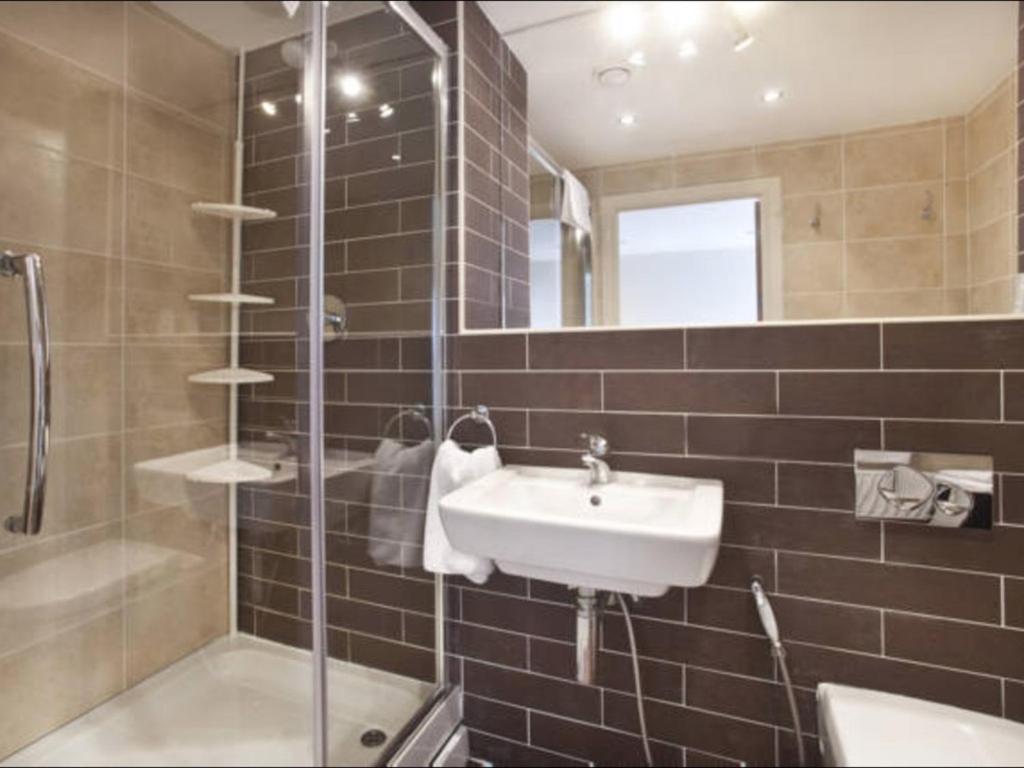 Churchill Two Bedroom Apartments With Free Parking And The Minster View York Szoba fotó
