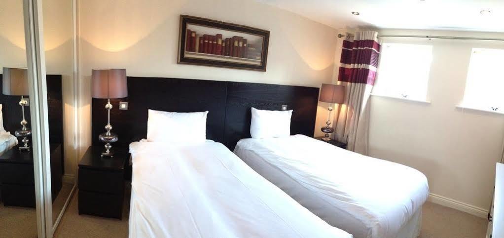Churchill Two Bedroom Apartments With Free Parking And The Minster View York Kültér fotó